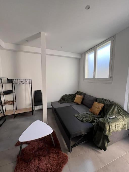 Appartement Idealement Situe Montereau-faut-Yonne Exterior foto